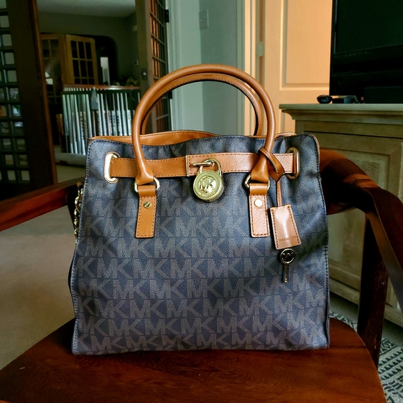 MICHAEL Michael Kors Handbags - Michael Kors Hamilton Large Logo Tote in Brown